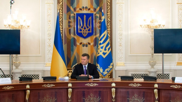 Янукович уволил главу президентской администрации Лёвочкина