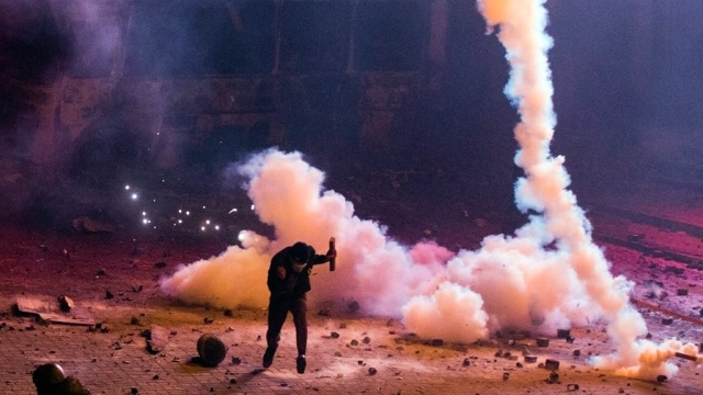 Милиция в Киеве переходит в наступление с брандспойтами и слезоточивым газом