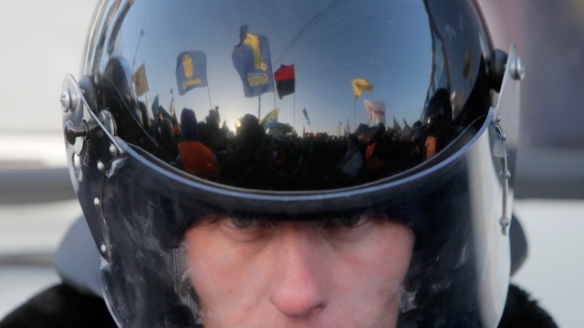 США требуют вывести спецназ из бунтующего Киева и грозят санкциями