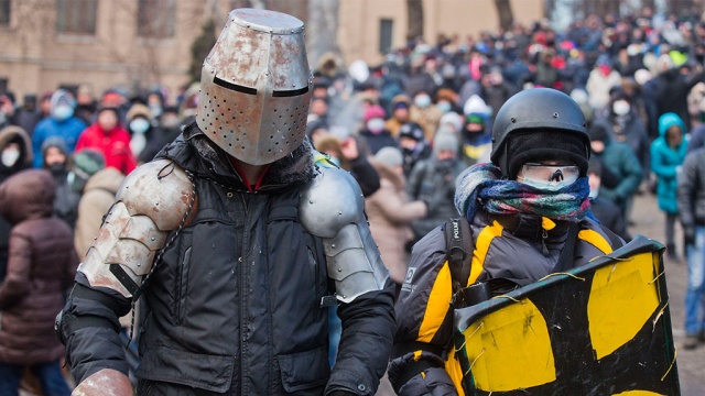 Янукович: беспорядки в Киеве устраивают уголовники из-за границы