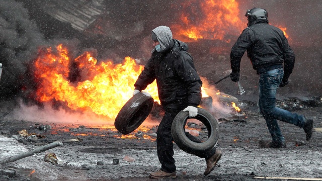 Киеву грозит экологическая катастрофа из-за горящих покрышек