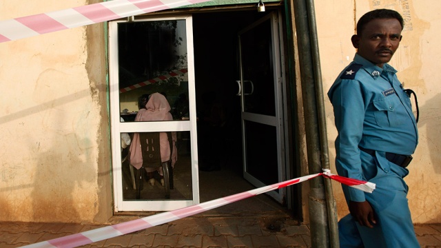 В столице Судана с ножом напали на российского дипломата и его супругу