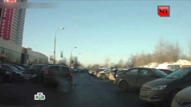 Камера регистратора сняла массовое ДТП на западе Москвы