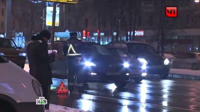 На юге Москвы грабитель на машине сбил полицейского