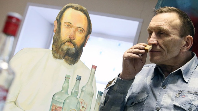 Росстат: россияне стали реже покупать водку