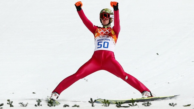 Летающий лыжник из Польши взял золото Сочи на среднем трамплине