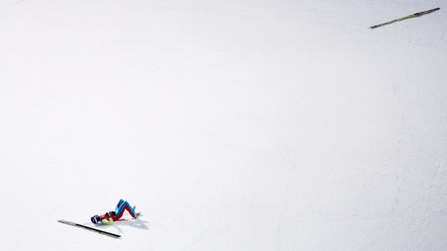 Упавший лыжник Максимочкин получил ушибы брюшной полости и груди