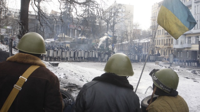Радикалы согласились освободить улицу Грушевского в Киеве