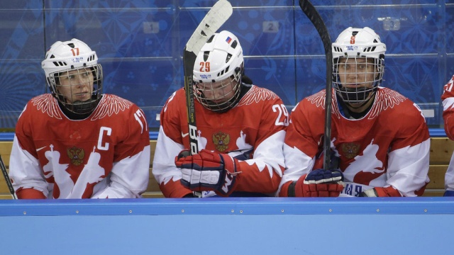 Российские хоккеистки не сумели выйти в полуфинал