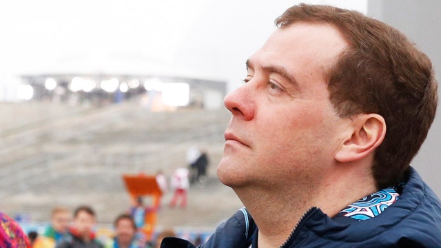 Медведев пожелал скорейшего выздоровления Комиссаровой 