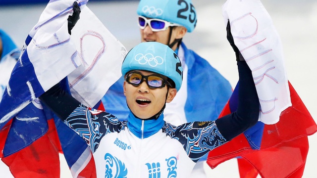 Российские шорт-трекисты выиграли эстафету с олимпийским рекордом