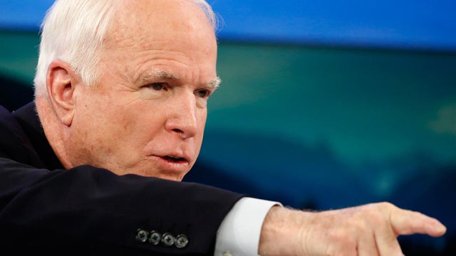 Сенатор Маккейн призывает к ужесточению санкций против РФ