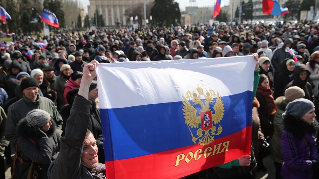 Три тысячи человек в Донецке потребовали объединения Восточной Украины с Россией