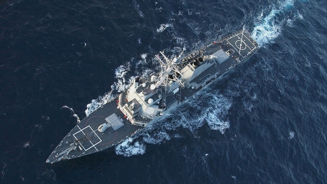 Эсминец ВМС США готовится зайти в Чёрное море