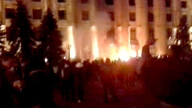 В Харькове начались бои и загорелась обладминистрация