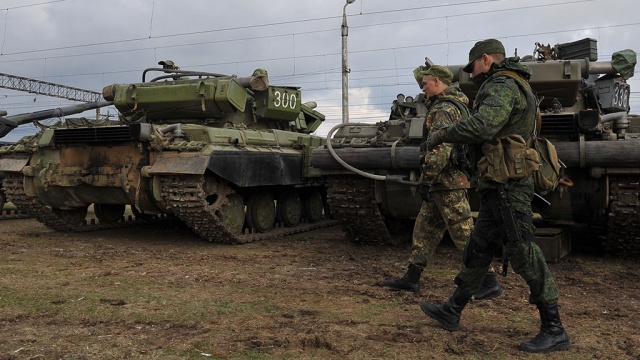 Украинские военные с вещами покинули территорию Крыма
