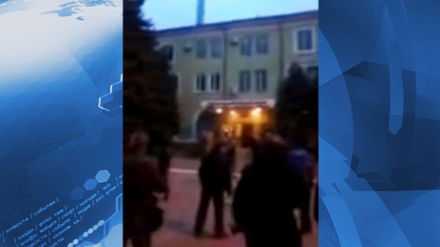 Очевидцы сняли на видео перестрелку возле отдела милиции Краматорска