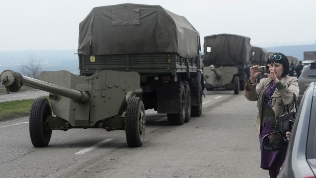 Командир самообороны Славянска: к городу движутся танки и бронетехника