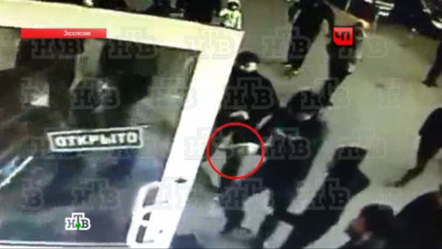 Кровавая бойня у табачного магазина в Москве попала на видео