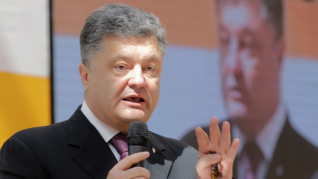 Порошенко назвал покушение на мэра Харькова попыткой сорвать выборы президента