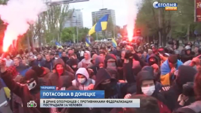 Жители Донецка вышли на митинг после побоища ополченцев и сторонников единой Украины