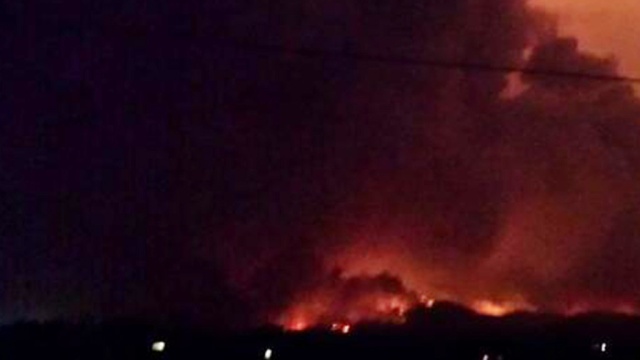 Пожар и взрывы на складе боеприпасов перекрыли движение по Транссибу 