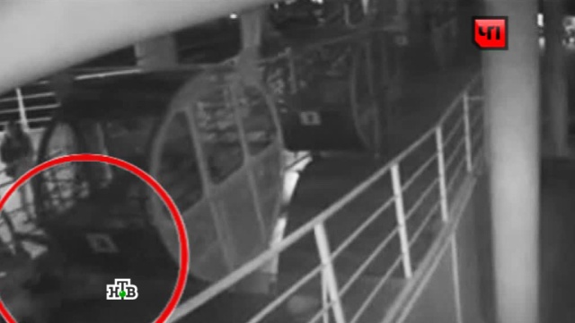 Женщина упала из кабинки 50-метрового колеса обозрения в Краснодаре 