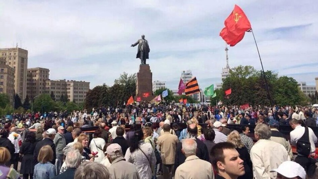 В Харькове проходят антиправительственный митинг и празднование Дня Победы