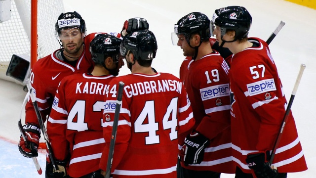 ЧМ по хоккею: канадцы одолели словаков, США победили Швейцарию