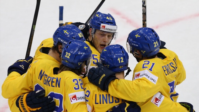 ЧМ по хоккею: белорусы уступили финнам, Швеция одолела Францию