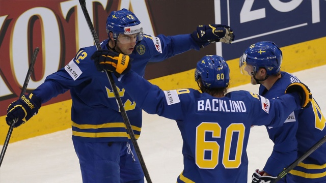 ЧМ по хоккею: шведы одолели белорусов и вышли в полуфинал на Россию