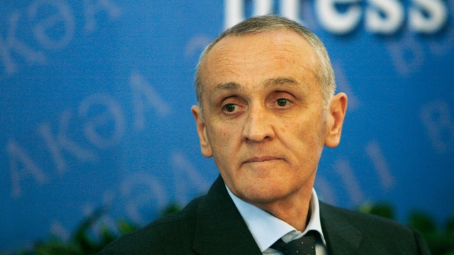 В Абхазии оппозиция требует отставки президента 
