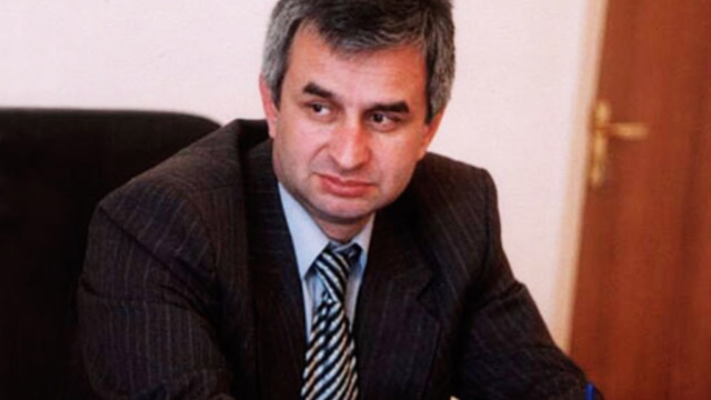 Оппозиция проводит заседание в захваченной администрации президента Абхазии