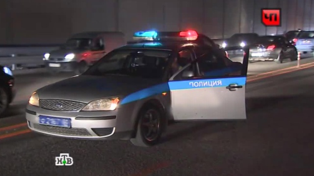 В Петербурге бандит сбежал из автомобиля конвоя