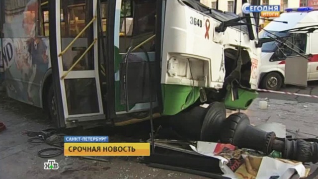 В ДТП на Невском пострадали 18 взрослых и 6 детей