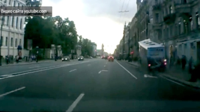 Видеорегистратор снял, как автобус врезался в пешеходов на Невском