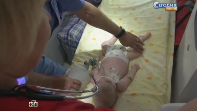 Журналисты НТВ и медики, рискуя жизнью, вывезли ребенка Славянска в Россию