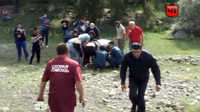 В Дагестане машина со школьниками упала в пропасть, есть жертвы
