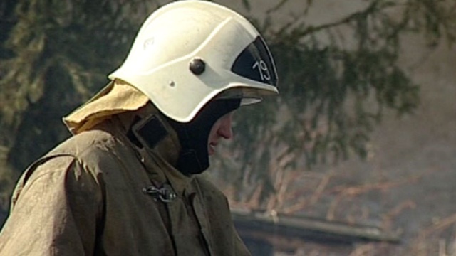 В Волгоградской области пожарные тушат гигантский степной пожар