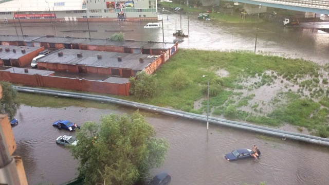 Москву затопило после ливня с градом