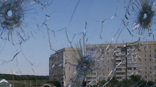 Обстрелы продолжаются, в Славянске горит завод