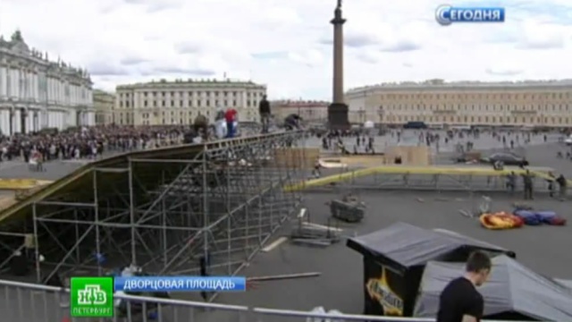 Круто и красиво: петербуржцев ждет яркое шоу мотофристайлеров на Дворцовой площади