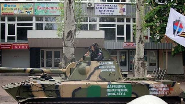 Жители Донецка встретили оставивших Славянск ополченцев аплодисментами