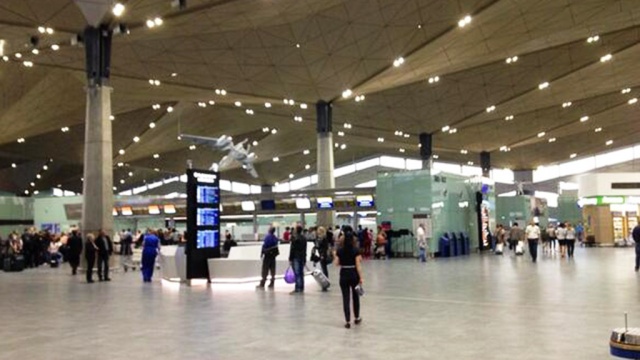 В петербургском аэропорту Пулково неизвестные похитили троих человек