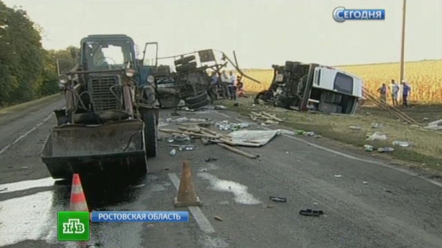 Смертельная авария в Ростовской области: десятки человек раскидало по трассе