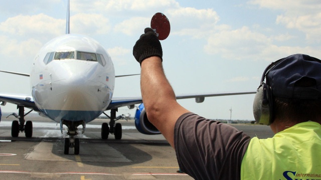Два самолета вынужденно сели в Сочи из-за плохого самочувствия пассажиров