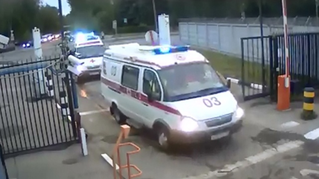 Опубликована видеозапись прибытия врачей в аэропорт Шереметьево к умирающему молодожену