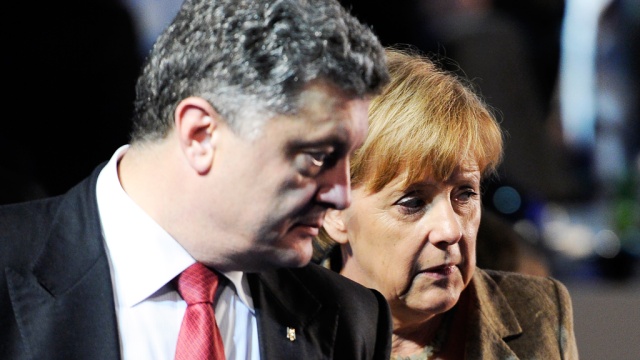 Порошенко и Меркель обсудили закон о спецстатусе для ДНР и ЛНР