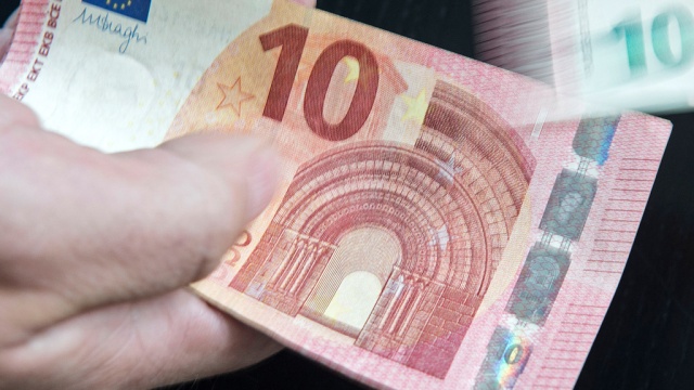 ЕЦБ запускает в обращение новые банкноты
