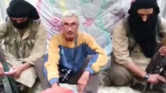 МИД Франции признал подлинной видеозапись с похищенным боевиками туристом